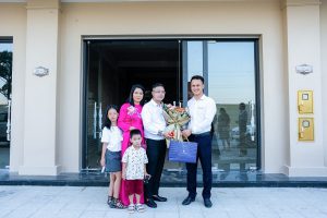 Vinhomes Ocean Park 2 – The Empire bàn giao căn shophouse đầu tiên tới khách hàng, khách hàng đó là ai?